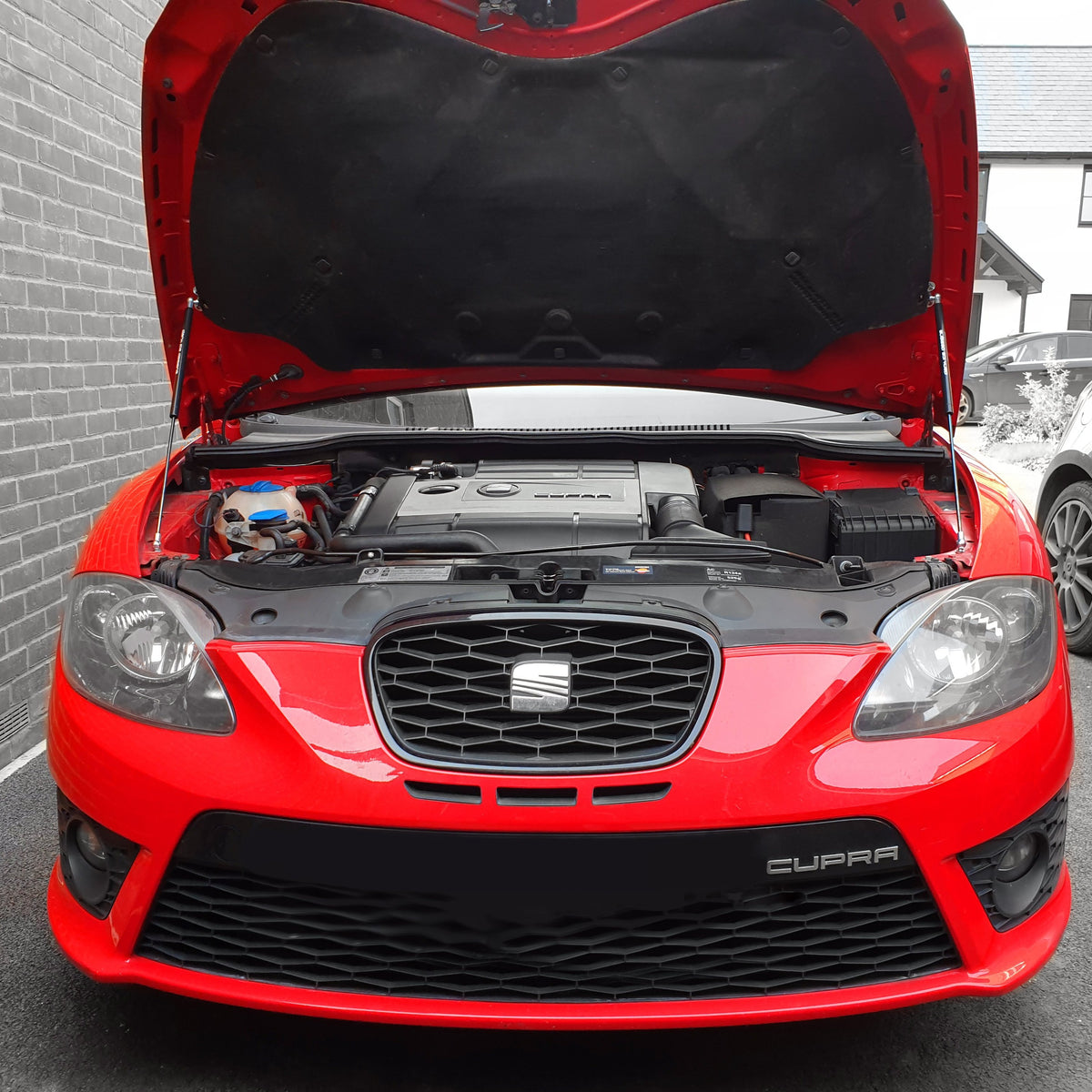 Seat Leon mk2 1P 2005-13 Bonnet Gas Strut Lifter Kit – Dark Ice Designs